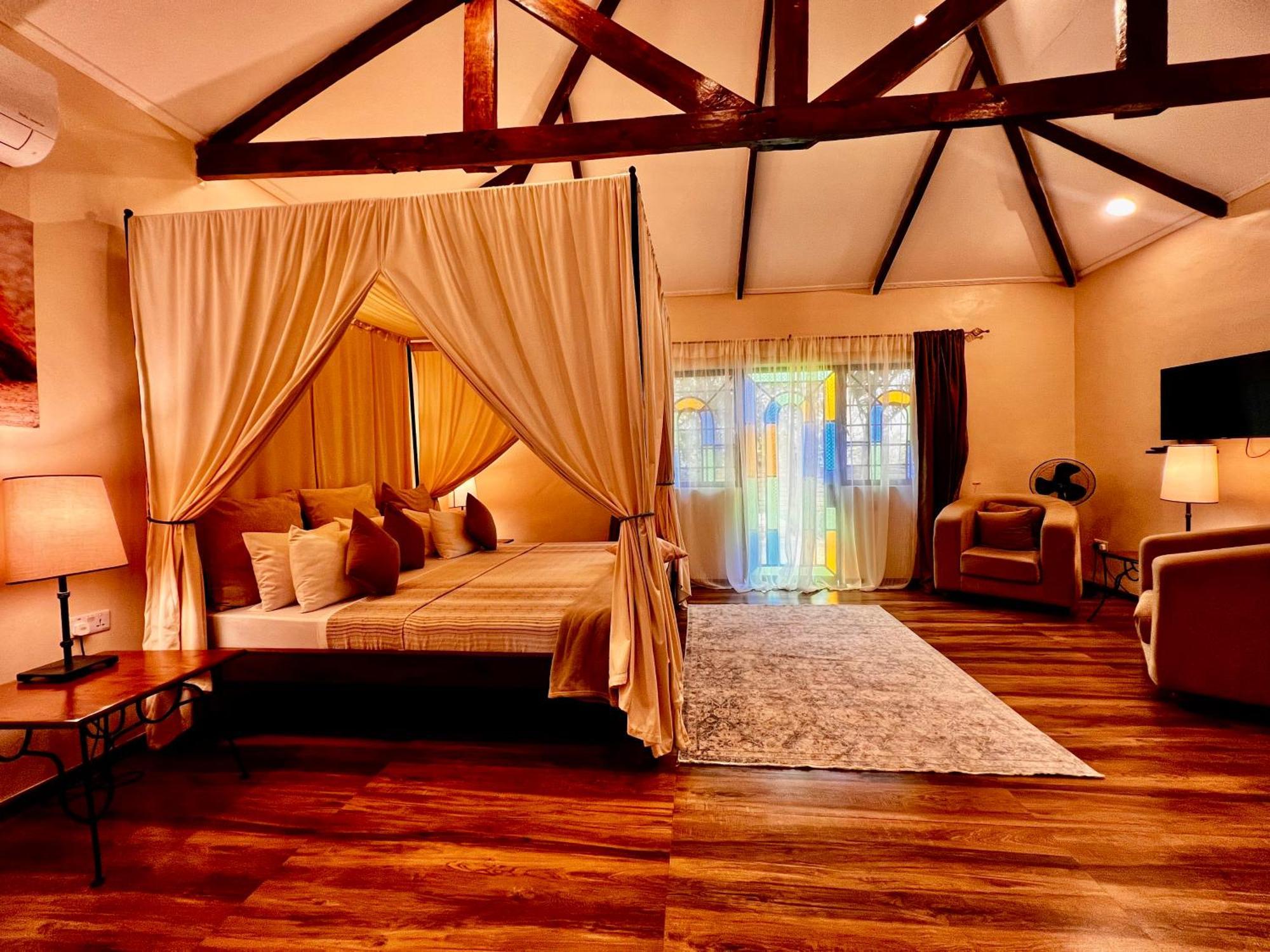 Pink Flamingo Boutique Hotel Моши Экстерьер фото